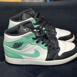Jordan 1 Mid Tropical Twist