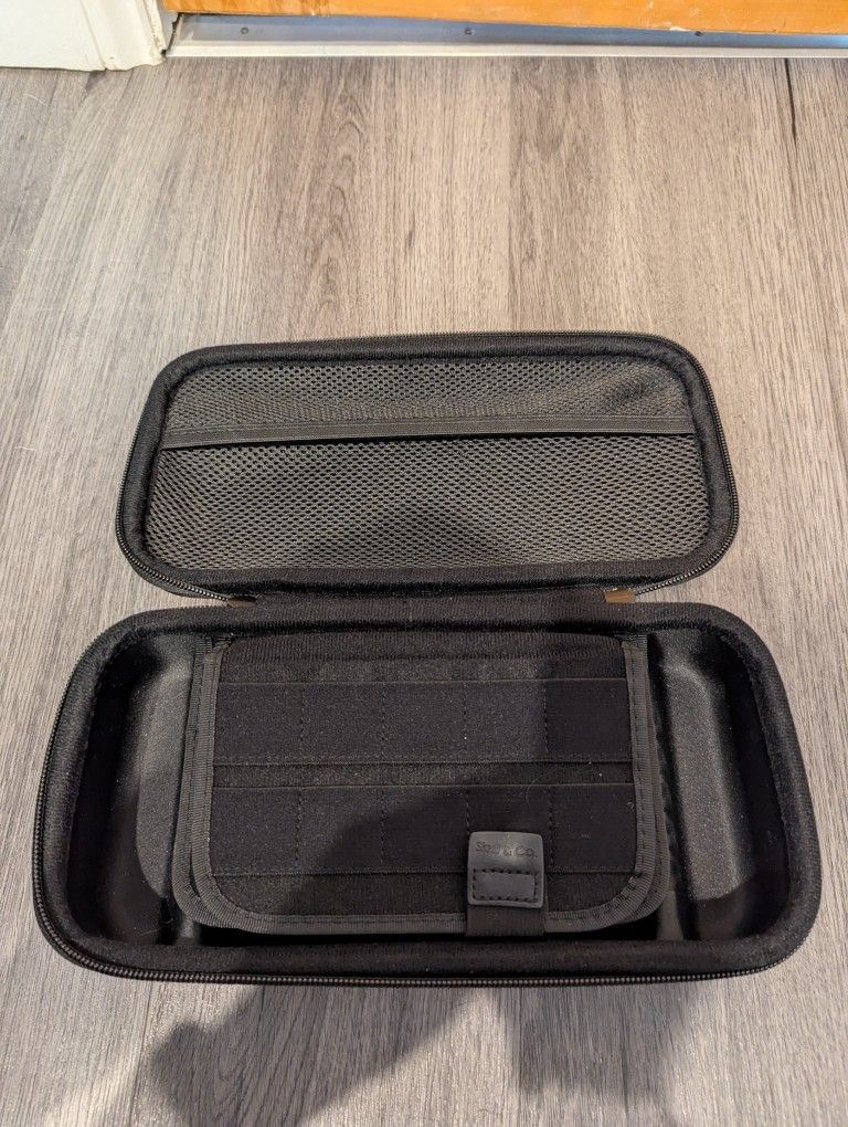 Skull & Co. Nintendo Switch Carry Case