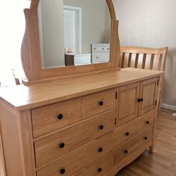 Dresser And Mirror Set 