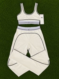 Women’s Alo Yoga Set (Top + Leggings)
