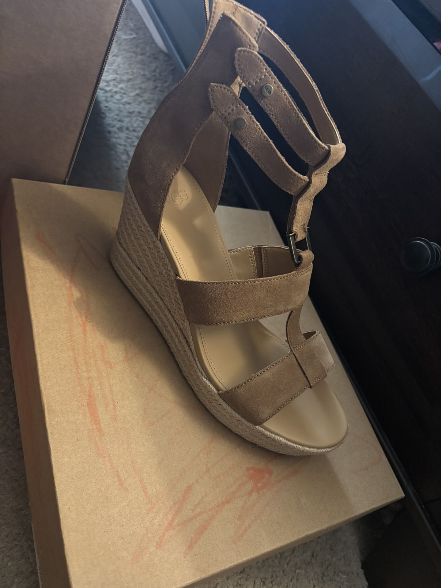 UGG