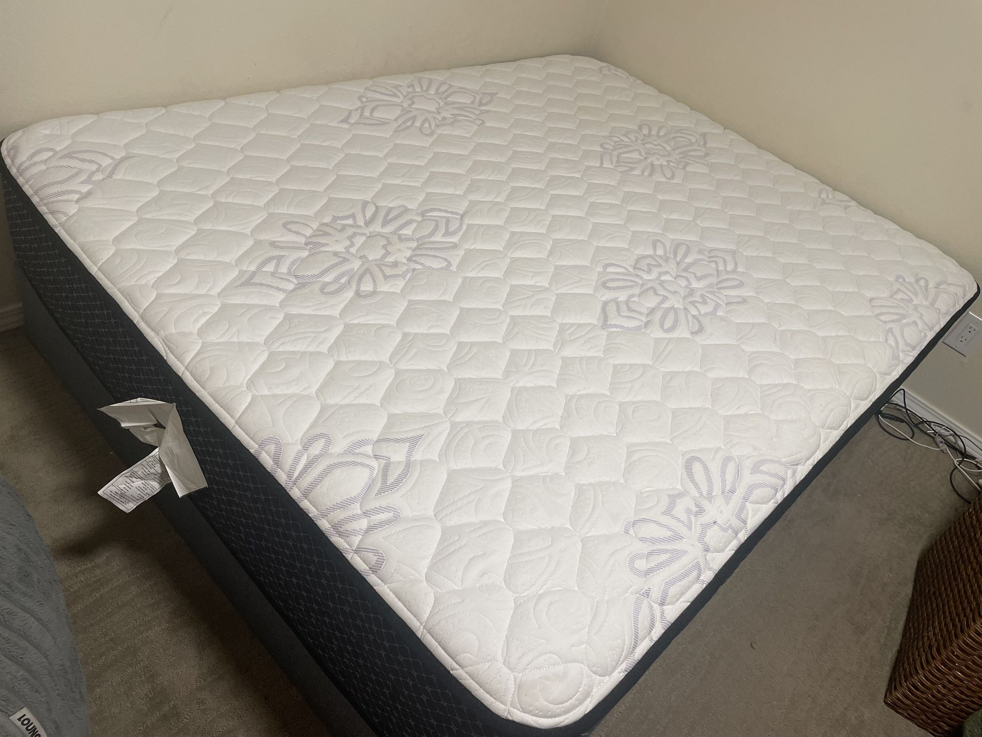 QUEEN SIZE MATTRESS & BOX SPRING