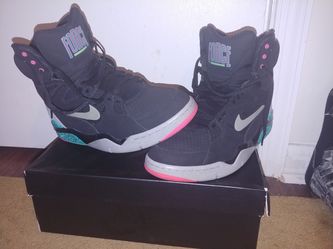 Nike Force high top Spurs size 9