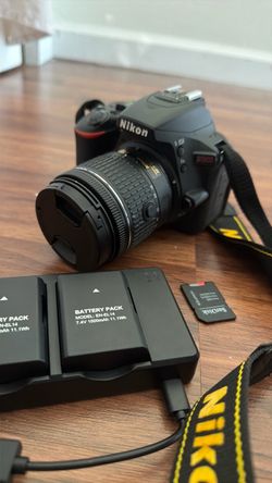 Nikon D5600 + Lavalier Mic + Charger + SD card