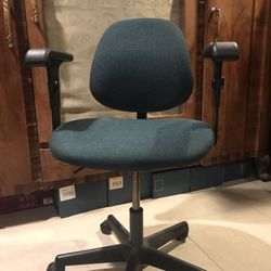 HON Green rolling arm office task Desk chair.