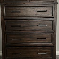Chest of drawers