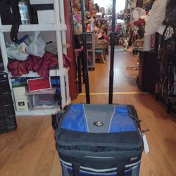 HIELERA.  NUEVA. CON. LLANTITAS