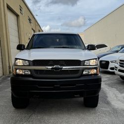 2004 Chevy Silverado 2500HD – 6.0L Vortec – Runs Great