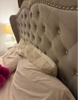 Queen size bedroom