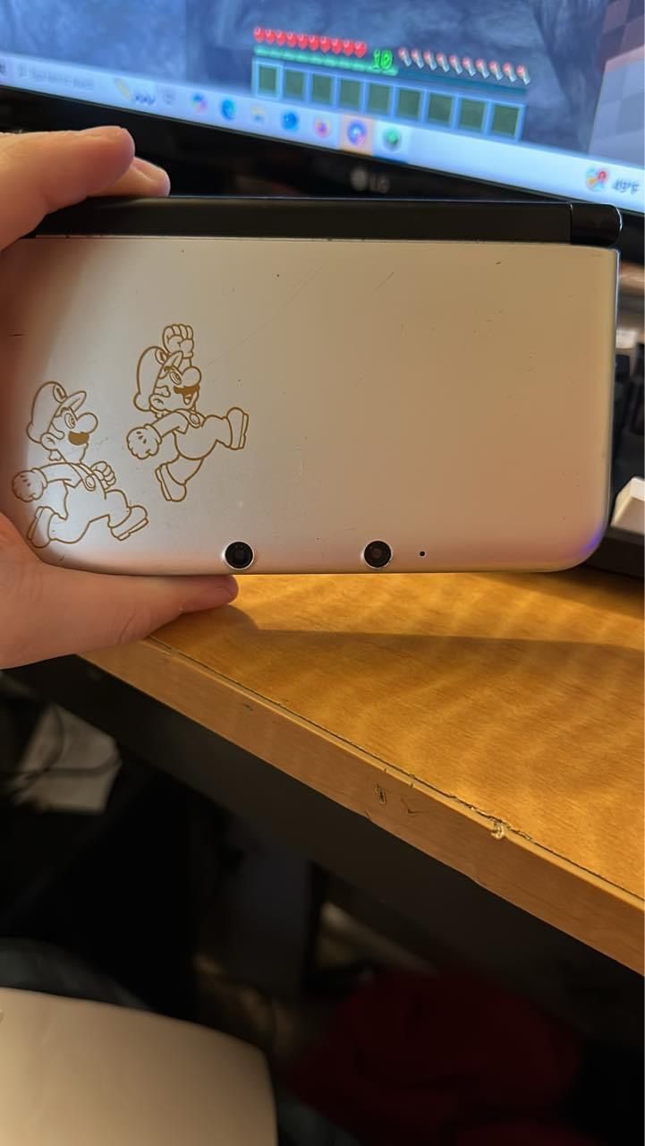Nintendo 3DS XL Year Of Luigi Limited Edition