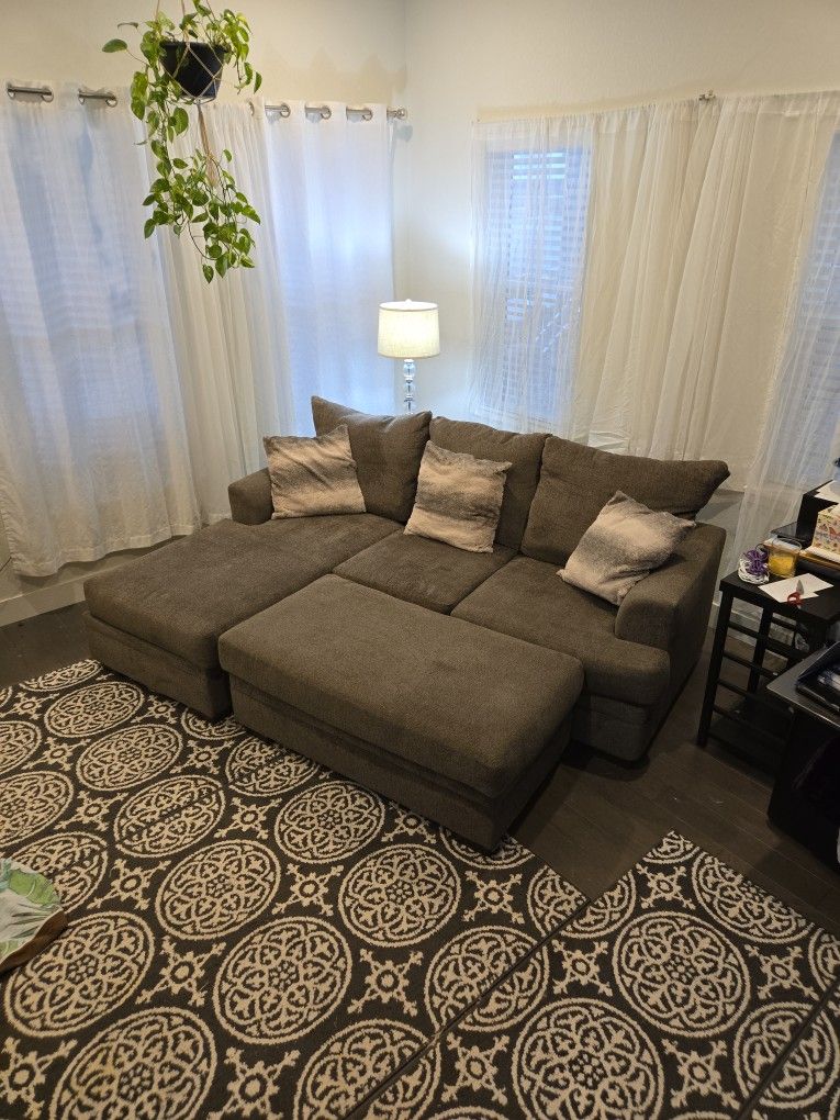 American Furniture Warehouse Gray With Chase Lounge And Storage Ottoman