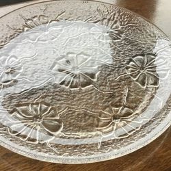 Vtg. 1970s Daisy Pattern Glass Round Serving Platter / Tray 9.5” Diameter
