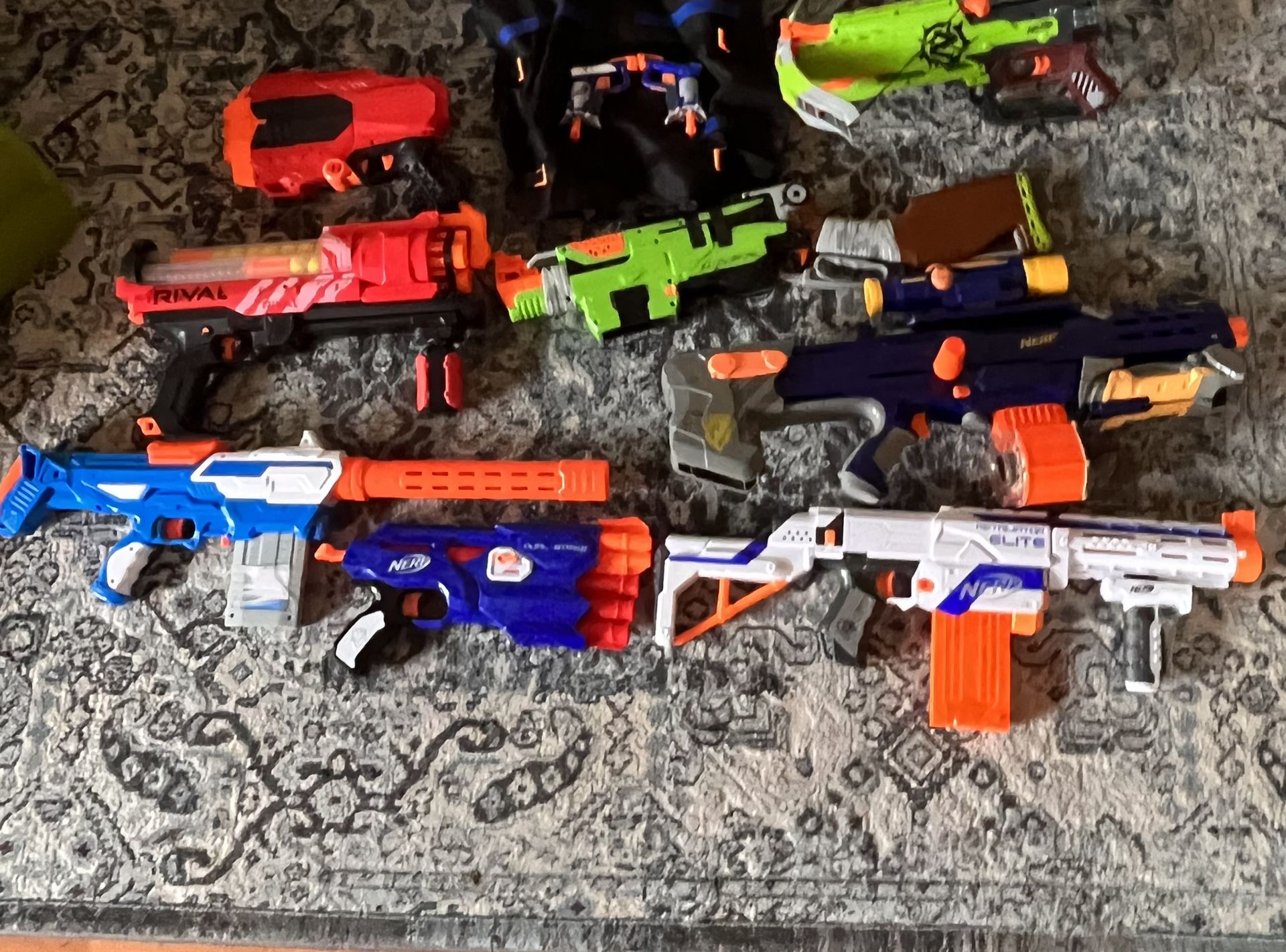 10 Nerf Guns + Nerf Vest And Some Darts