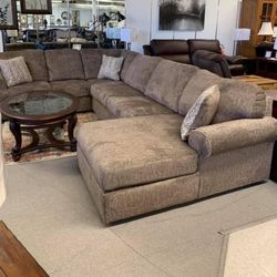 Hoylake Chocolate Sectional Oversized Ashley Couch Brand New 