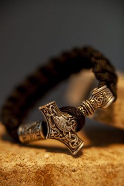 War hammer bracelet