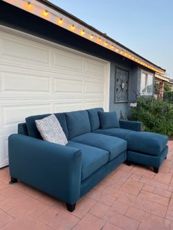 New !!! Living spaces sofa / with Chaise / Navy velvet