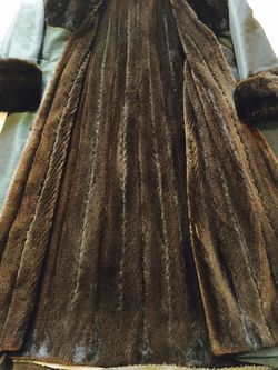 Gorgeous custom mink lined raincoat. Mink can be removed and was custom made. Paid $9550 and was worn 1 time. Raincoat has a green color and is warm