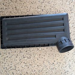 Jeep 4.0 L Airbox lid