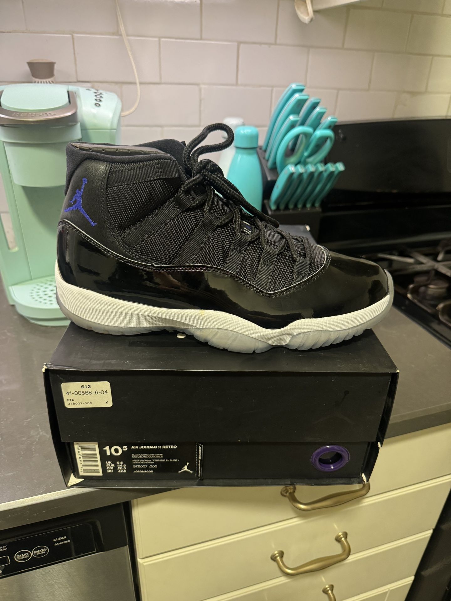 Space Jam 11 size 10.5 What main image 2