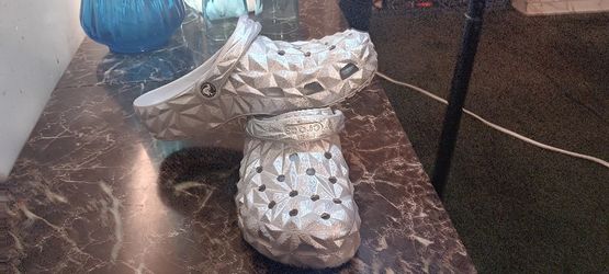 Crocs Silver With Diamond Print Size 10