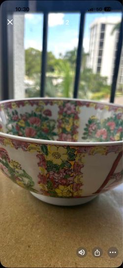 Antique Chinese Asian Chinoiserie Rose Medallion Centerpiece Bowl.