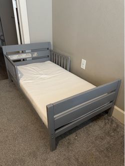 Toddler bed