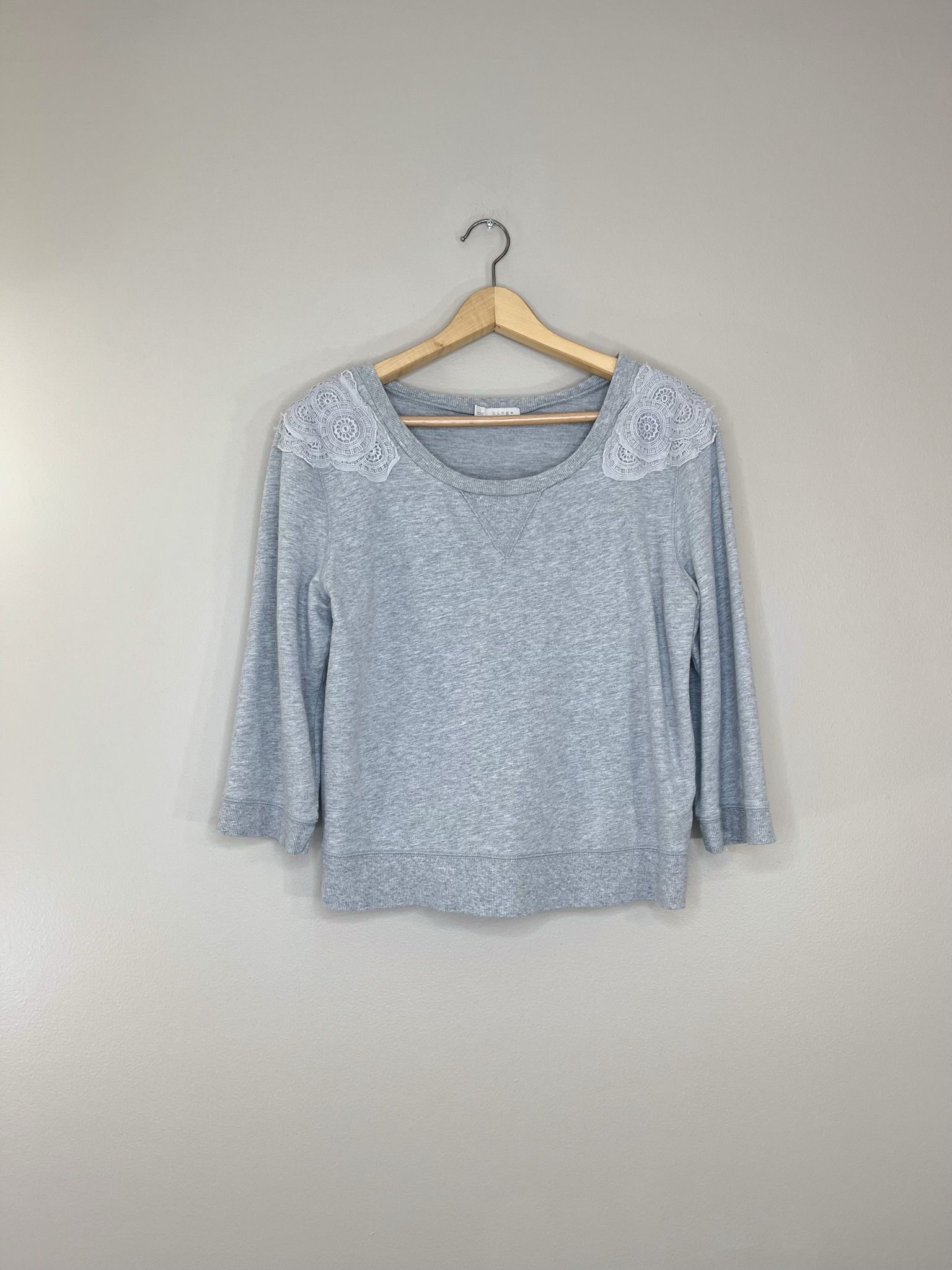 Hinge Medium Gray Scoopneck Crochet Pullover Sweatshirt 3/4 Sleeve Preppy 100% Cotton Sweater