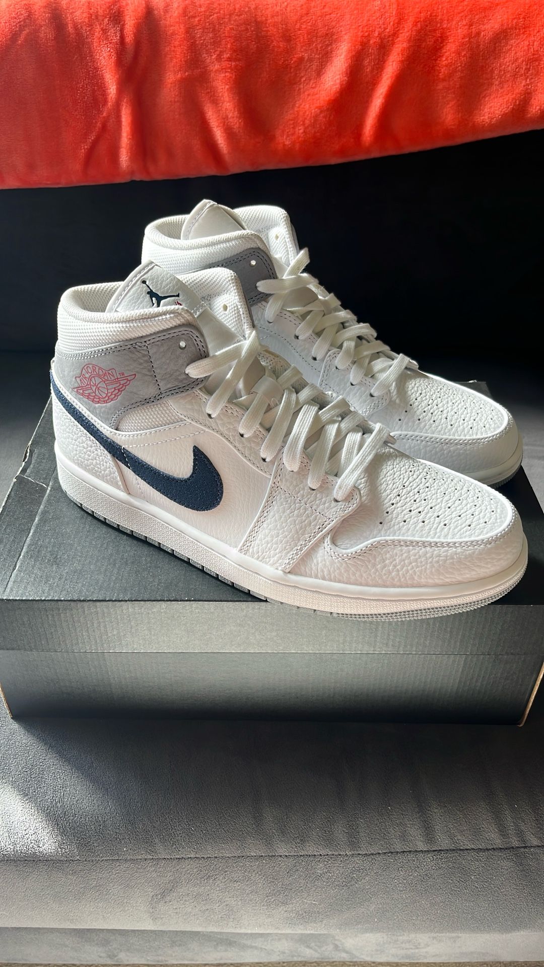 Air Jordan 1 Mid Paris