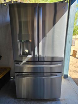 2026 GE COUNTER DEPTH 4 DOOR STAINLESS STEEL REFRIGERATOR (FRIDGE) WATER AND ICE AVAILABLE