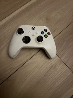 Microsoft Xbox Wireless Controller in the Robot White color
