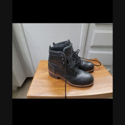 Red Wing Non Slip Work Boots!!  Worn only a few times, still new!! Slip resistant. $140 size 7 women's 