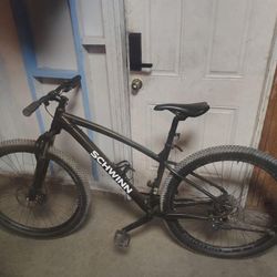 Schwinn AXUM MOUNTAIN BIKE 