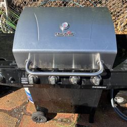 BBQ GRILL IN GOOD CONDITION 