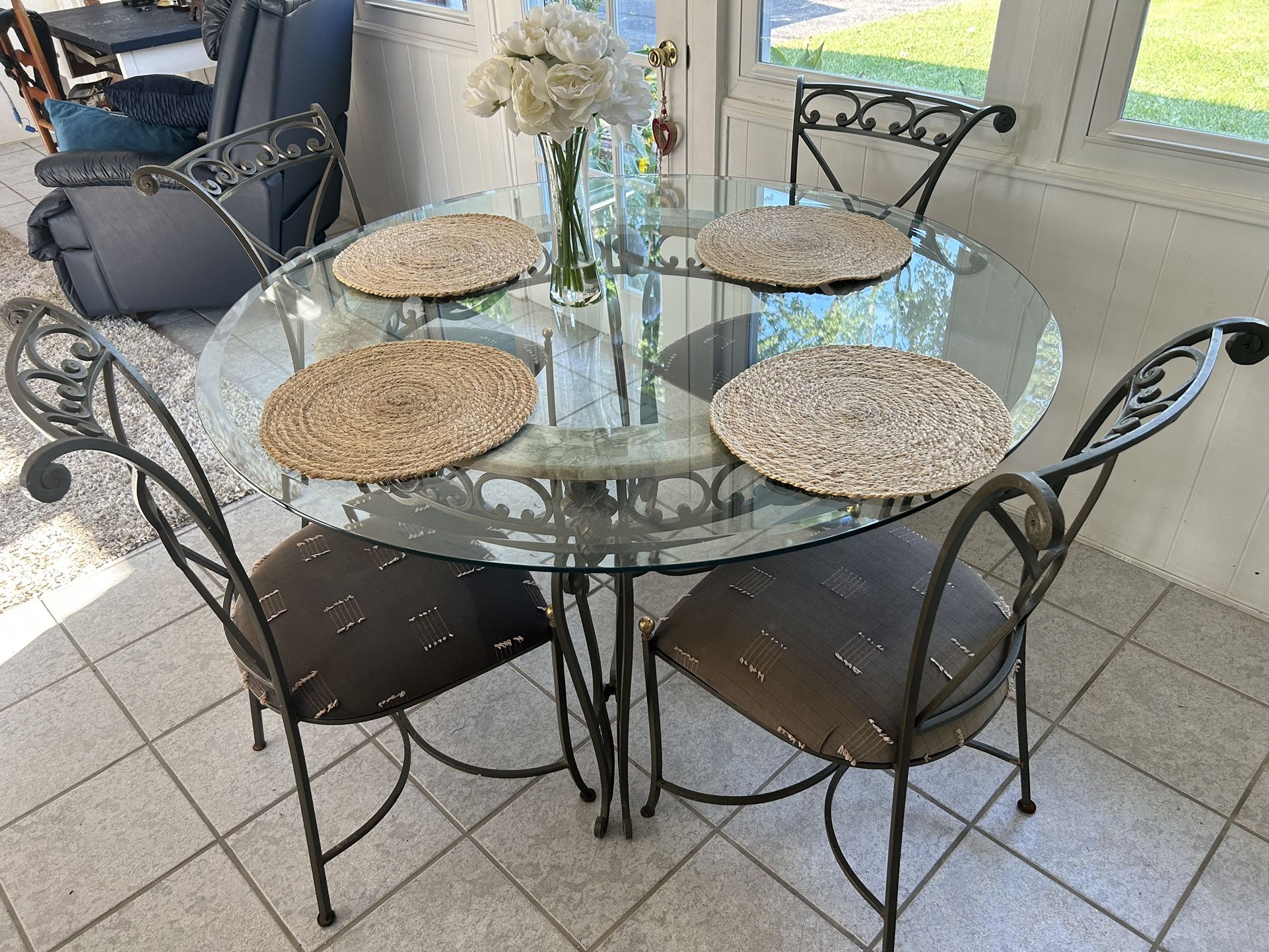 Glass Top Dining Room Table & Chairs 
