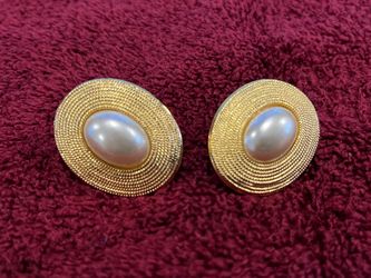 Vintage 1980s Faux Pearl Oval Earrings