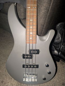 MITCHELL BASS GUITAR