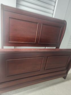 Full size wooden bedframe