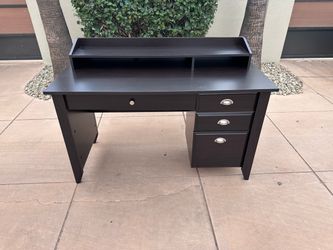Black Desk