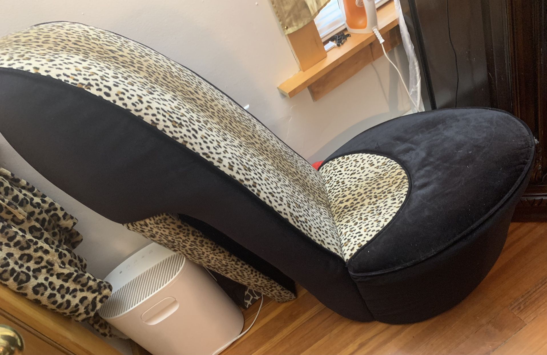 Diva Leapord Cheetah Shoe Chair 
