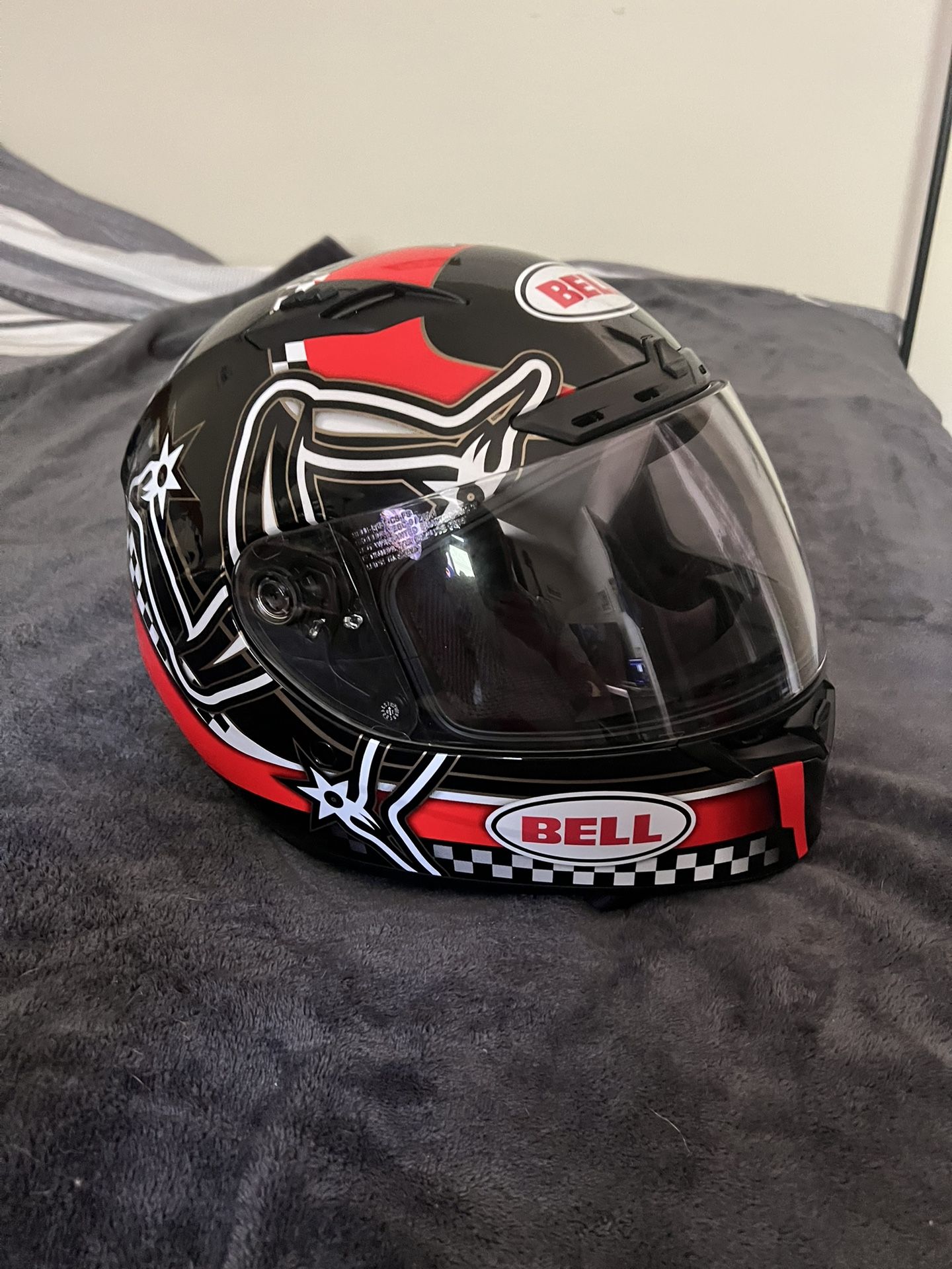 New Never Used Bell Isle Of Man Motorcycle Helmet Medium Size