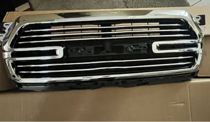 🤩💰 🔥💲Asking: $40 OBO 2014–2019 RAM 1500 Chrome Grille!💲🔥💰🤩