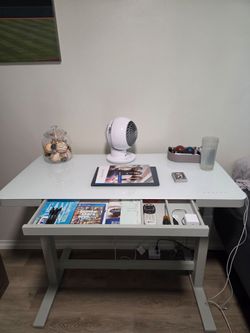 Adjustable desk