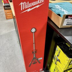 Milwaukee M18 Tri-pod Tower Light Tool Only Battery Sold Separate
