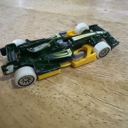 2016 Hot Wheels F1 Racer, model number 47/250 from the "HW Glow Wheels" series