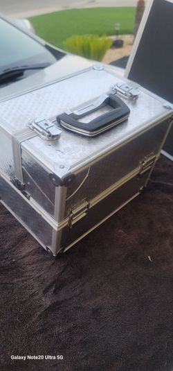Make up storage boxes 2 sizes in good condition 40 for both