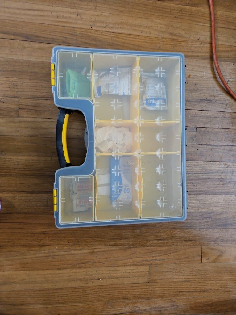 STOREHOUSE 8-Bin Large Portable Parts Storage Case