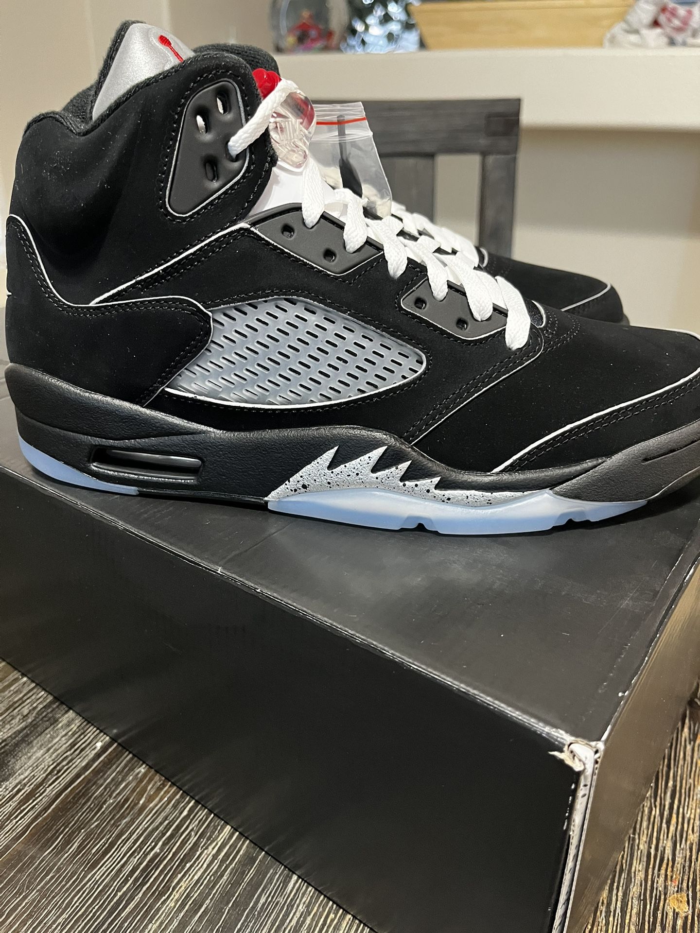 Air Jordan Retro 5 “ Metallic “ Size 9.5