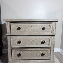 Stanley Wethersfield Estate Nightstands – Brimfield Oak – Solid Wood – Set of 2