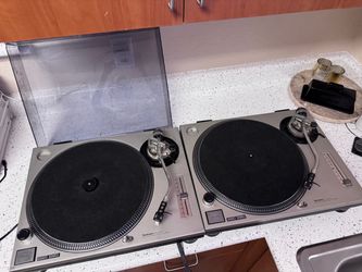 $800 OBO TURNTABLE -Used Technics SL1200MK2 Turntable - Two available, sold separately or a PAIR