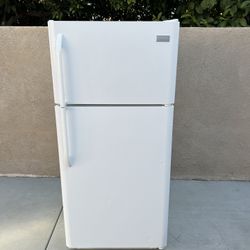 Frigidaire Refrigerator 18cu Ft 30x30x66👌👍3 MONTHS WARRANTY 